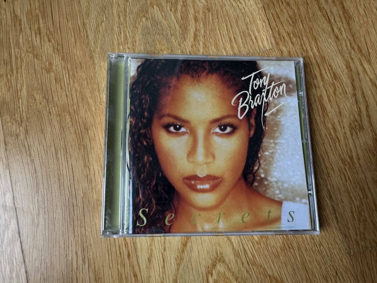 CD: Tonya Braxton Secrets CD  – Usato da Zürich venduto da wtpooh