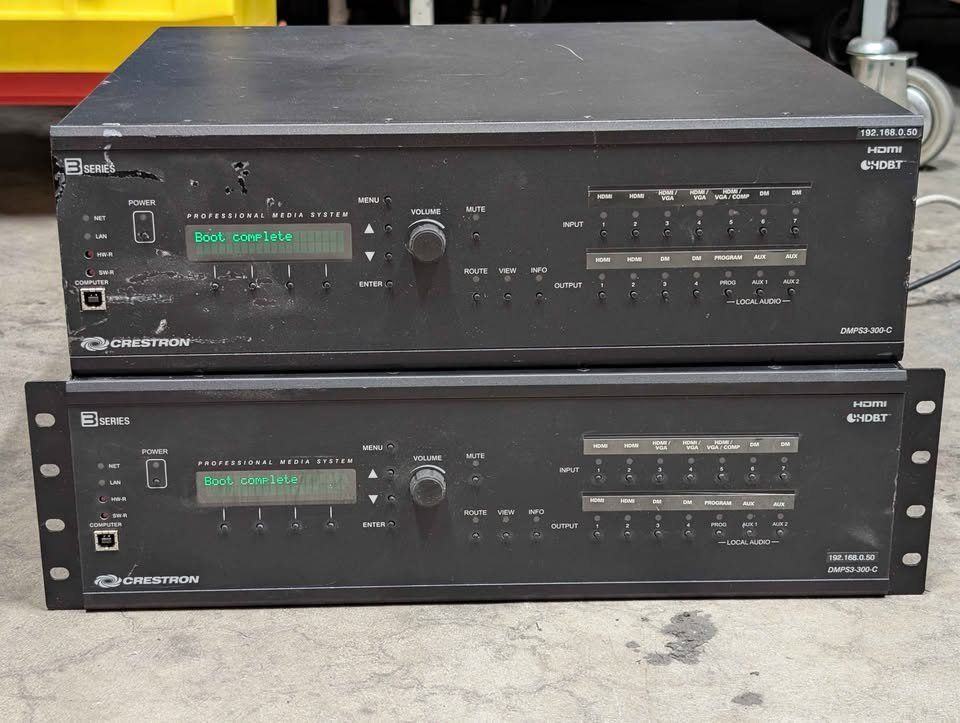 Crestron Systèmes de contrôle: Lot de 2 Systèmes AV pro Crestron DMPS3-300-C – D'occasion à Ecublens VD par Netfinity