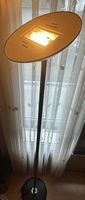 Elegante Stehlampe für gemütliche Abende im Winter!