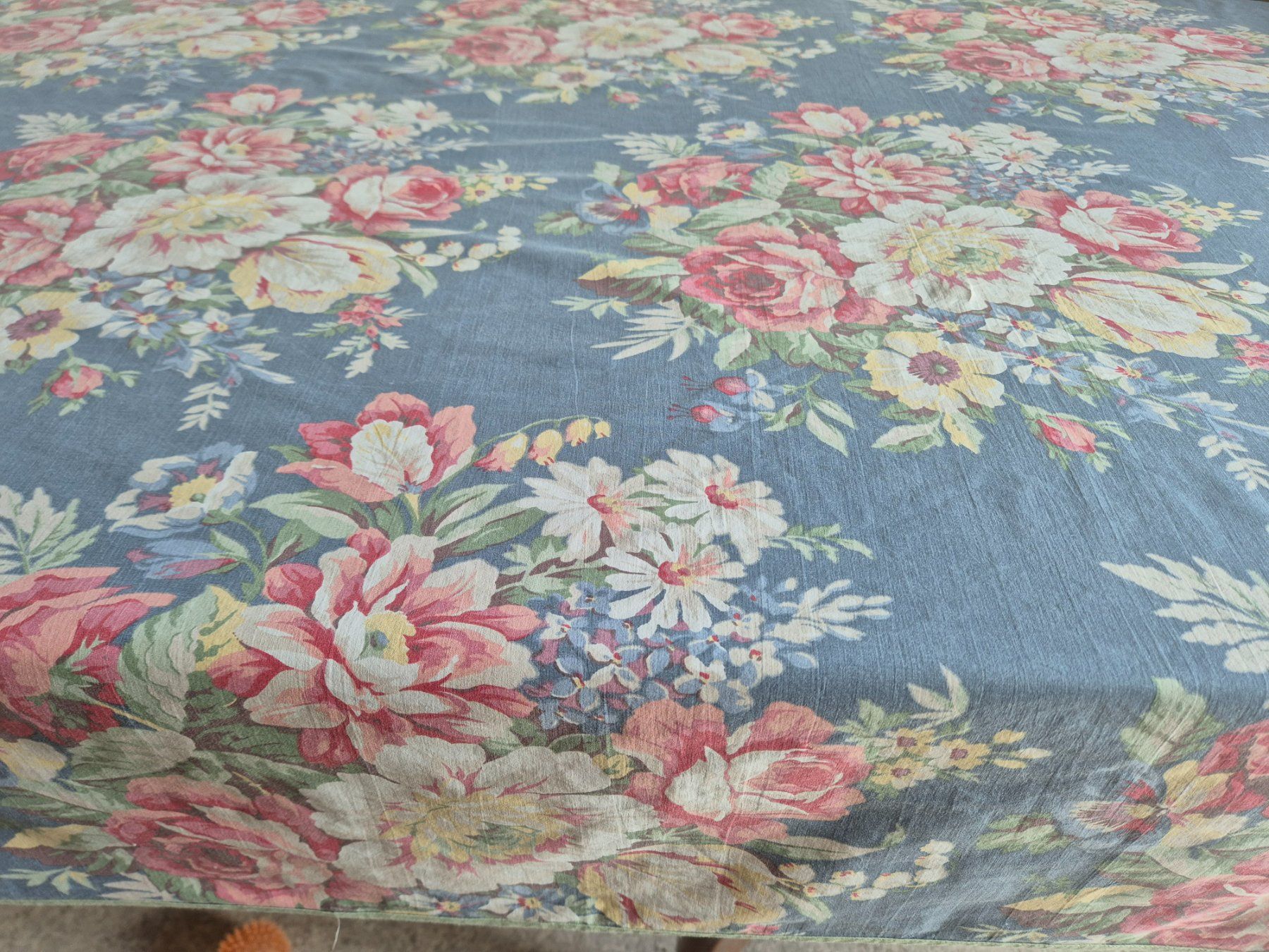 Altra biancheria da tavola: Vintage Tischdecke mit Blumenmuster, oval – Usato da Bern venduto da aronari 1
