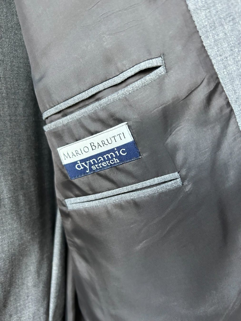 Completi: Mario Barutti Herrenanzug, Gr. M, Dynamic Stretch, grau – Usato da Hagendorn venduto da Teora66 2