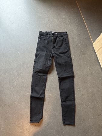 Schwarze Levi's Damen Jeans, Grösse 28/30. Top Zustand!