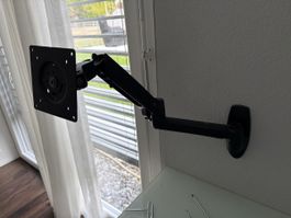 Ergotron Wandhalterung für Monitor schwarz schwenkbar