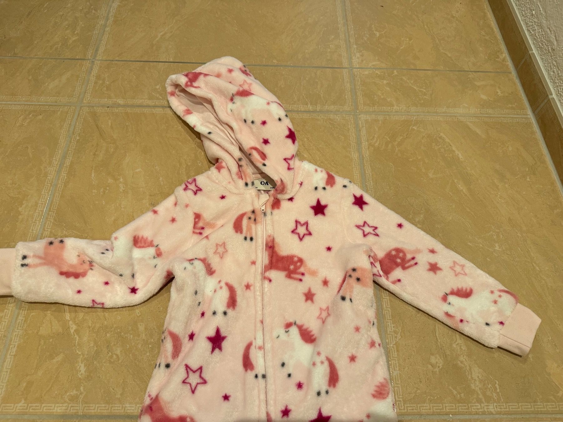 Pigiama & Simili: C&A neuer Einhorn Jumper, 4j 104 – Usato da Klingnau venduto da Markus14 3