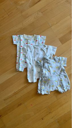 3 Strampler Kurzarm Baby Grösse 50/56 gute Zustand