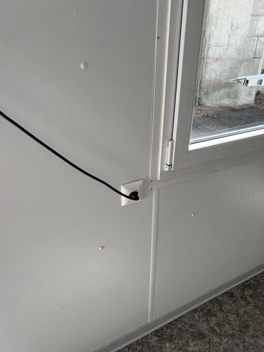 Contenitori edile: Wohn / Bürocontainer 6m x 2.43m x 2.68m – Usato da Hundwil venduto da panzermech 4