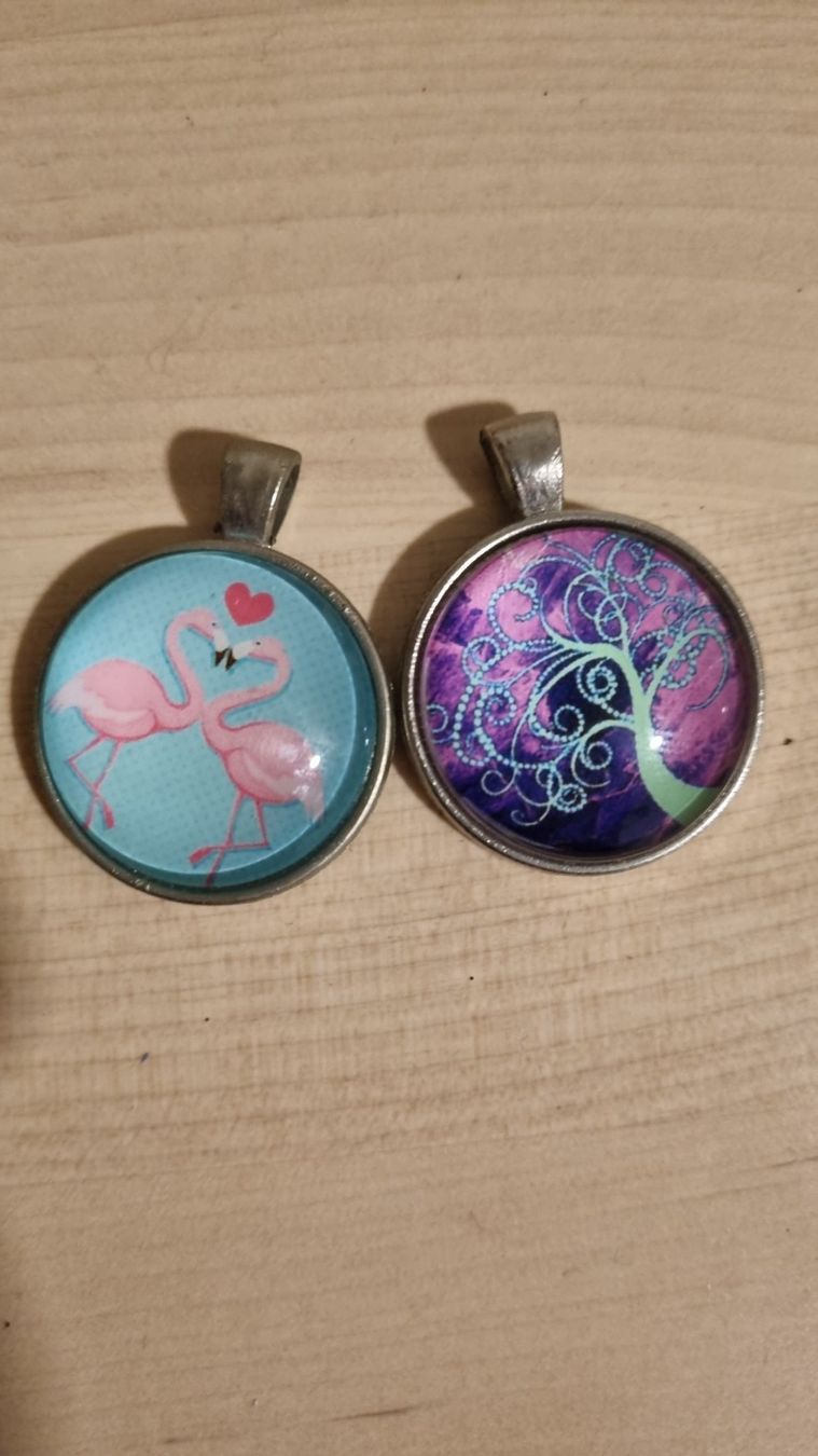 Ciondoli: Pendentifs flamands roses et arbre – Usato da Neuchâtel venduto da mepirata