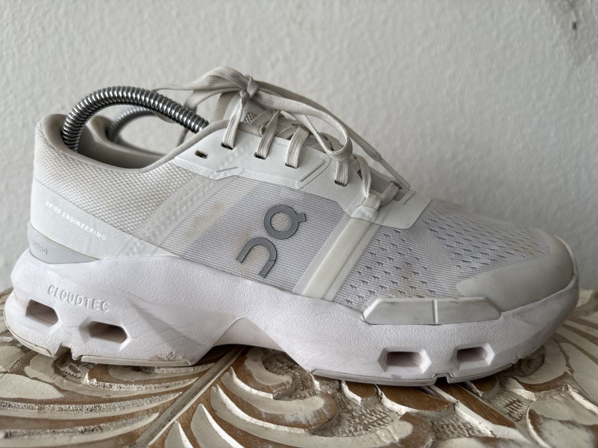 On Chaussures hommes: ON Cloudace Laufschuhe Weiss Grösse 42.5 – D'occasion à Zürich par sha_vw65 2