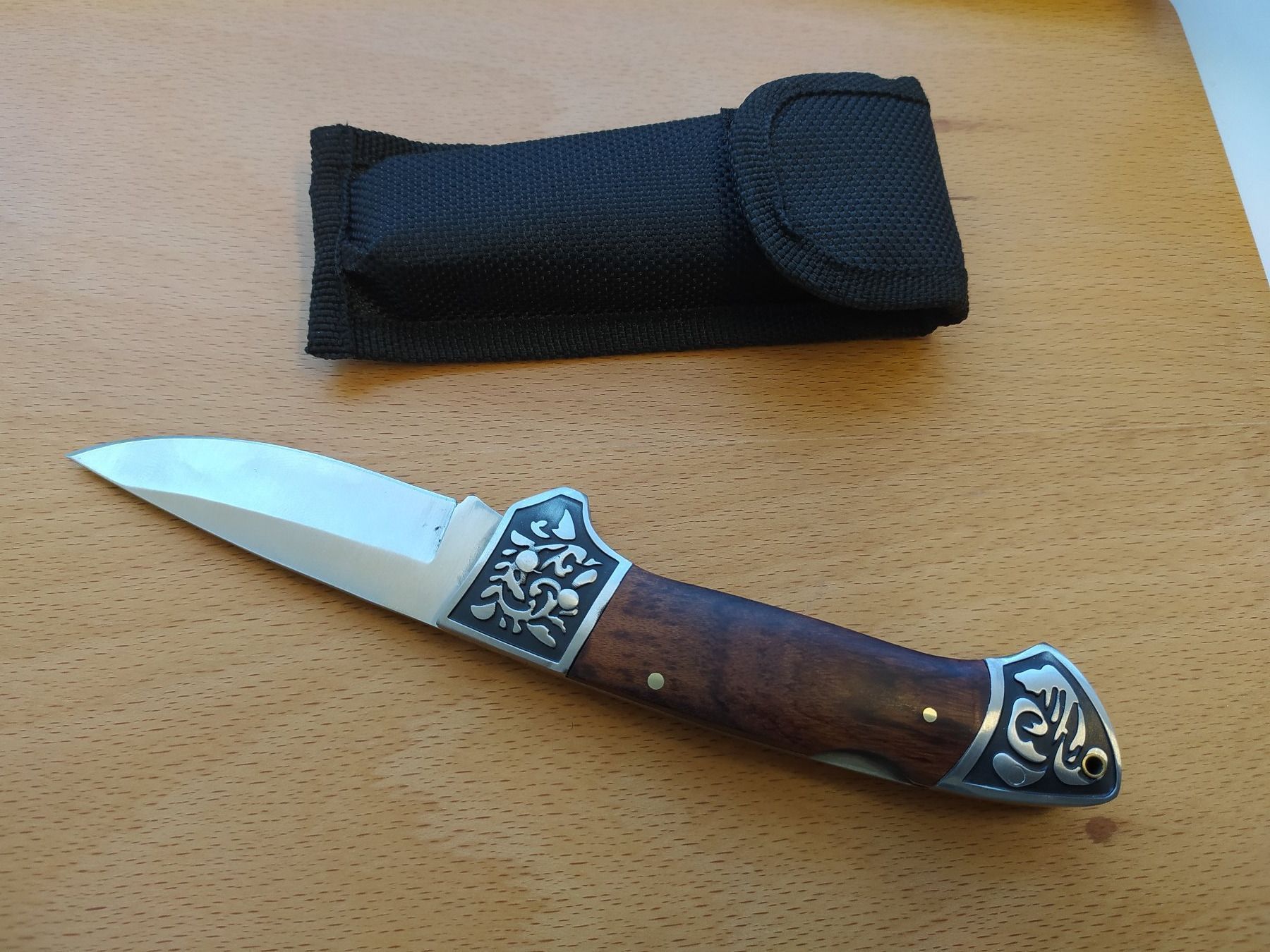 Accessori: Klassisches Jagdmesser mit Back-Lock und Stoffscheide – Nuovo (secondo la descrizione) da Tumegl/Tomils venduto da Steinschleuder-Shop 1