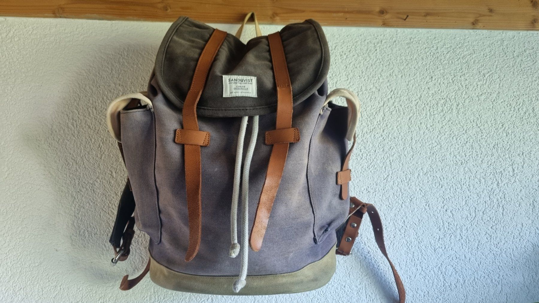 Sandqvist Rucksäcke: Original Sandqvist Rucksack Canvas mit Lederdetails – Gebraucht aus Bremgarten b. Bern von LinaLunaLena