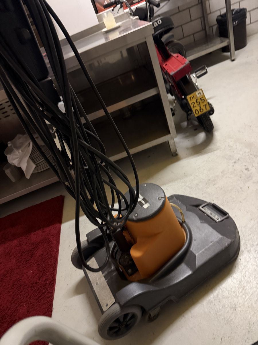 Toutes les machines: Taski Poliermaschine – D'occasion à Horgen par vin_558y 4
