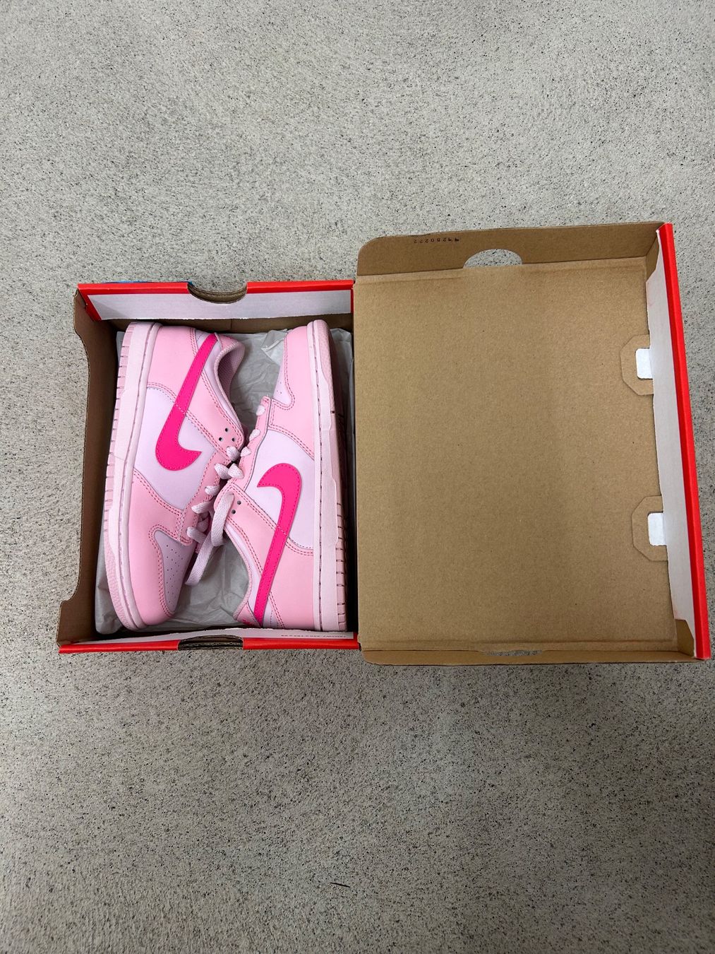 Nike Scarpe per ragazzi: Nike Dunk Low Triple Pink – Nuovo e nell'imballaggio originale da St.Gallen venduto da y.vrn1 1