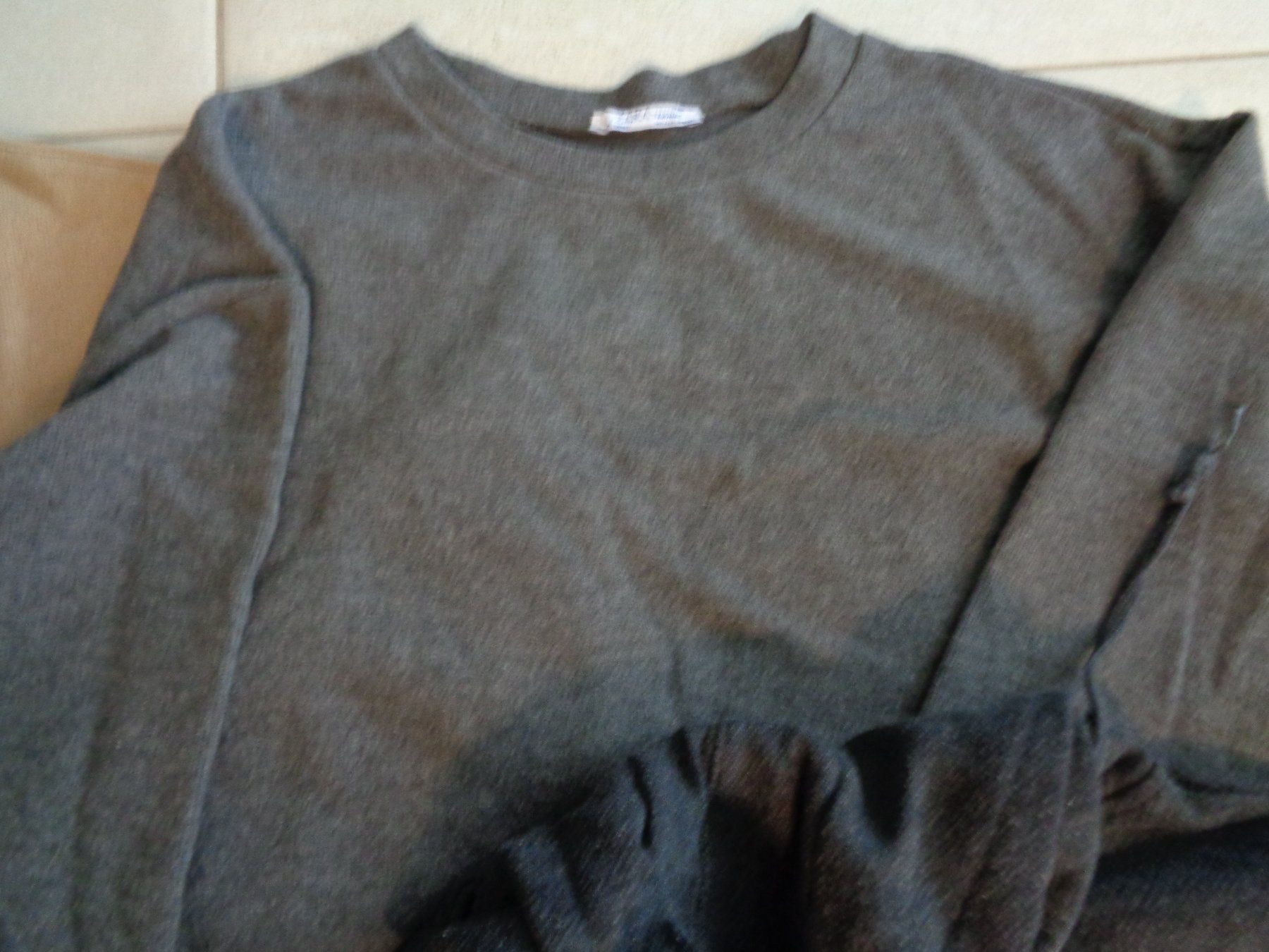 Zara Lotti di vestiti: KLEIDER PAKET 4xPULLOVER ZARA GR.S UND GR.M – Usato da Rotkreuz venduto da Samballi 2