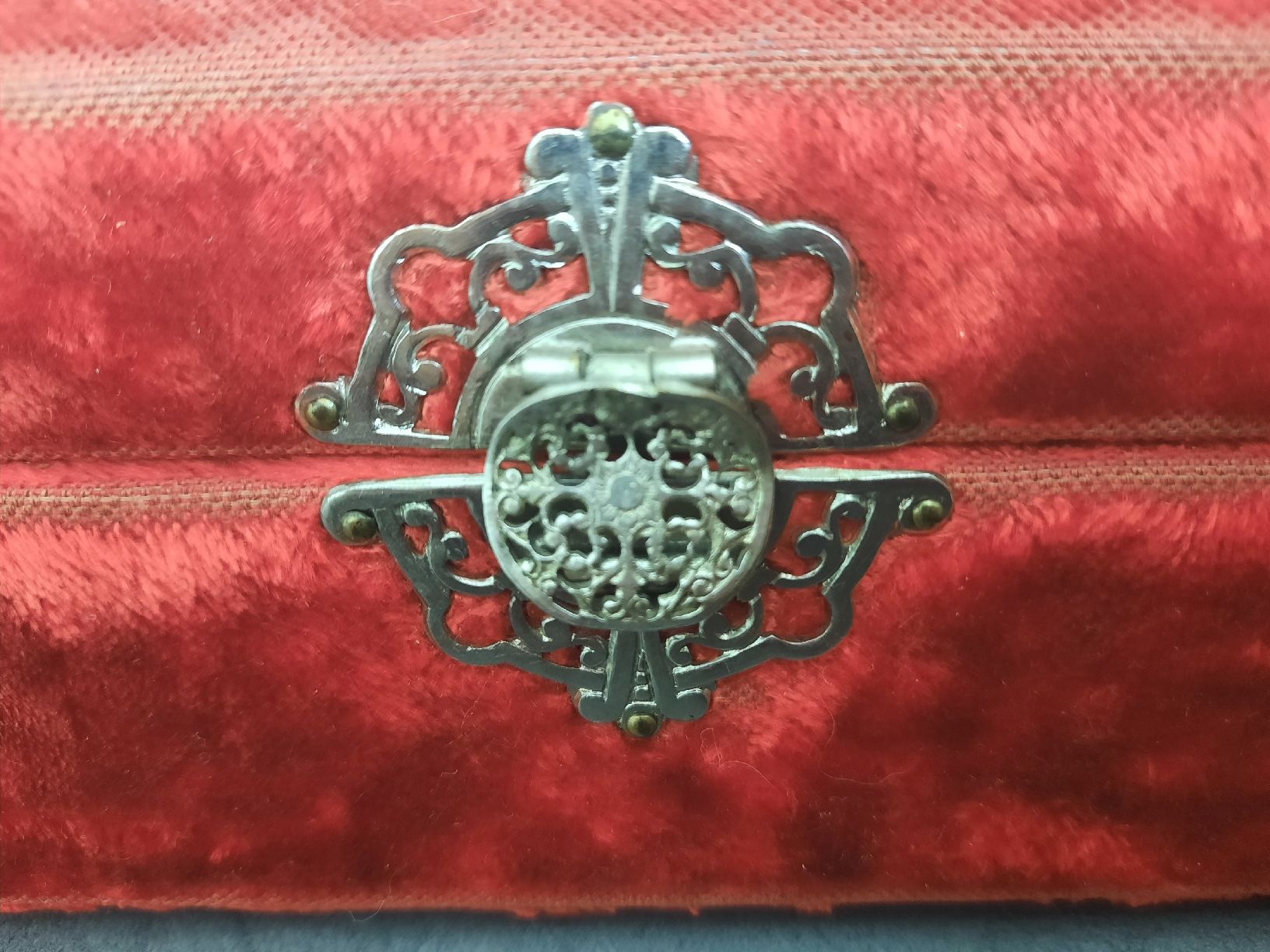 Barattoli: Vieille BOÎTE À BIJOUX, VELOURS – Usato da Le Locle venduto da marylise01 4