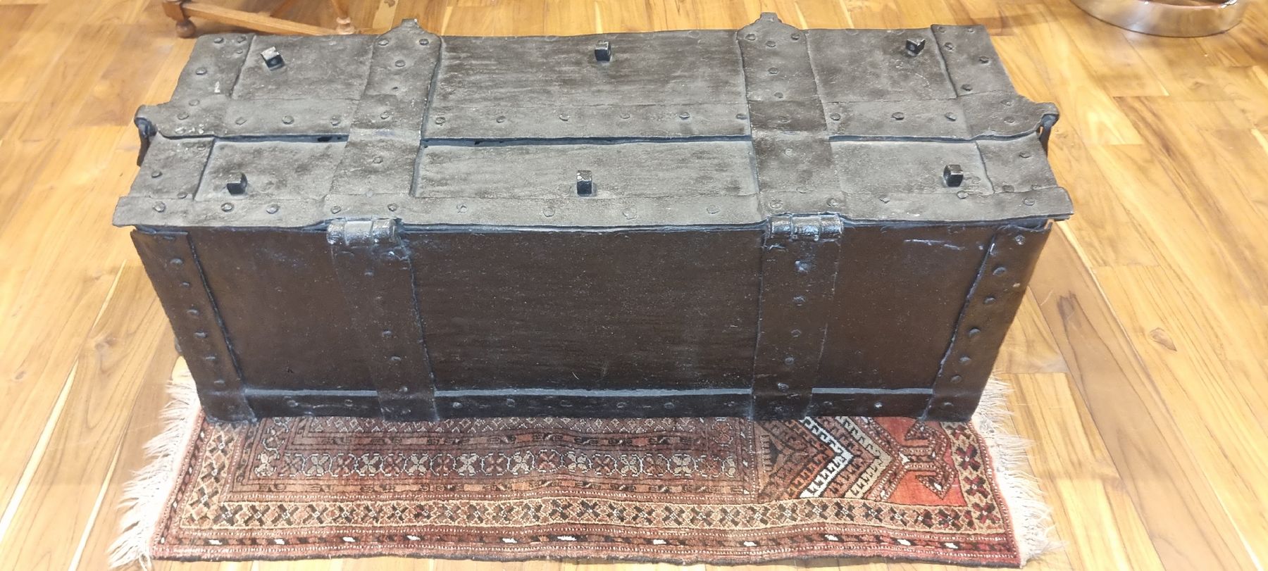 Cassapanche: Antik Soldtruhe ca.1600 Jh. – Usato da Ganterschwil venduto da CHERRYCO-04 1