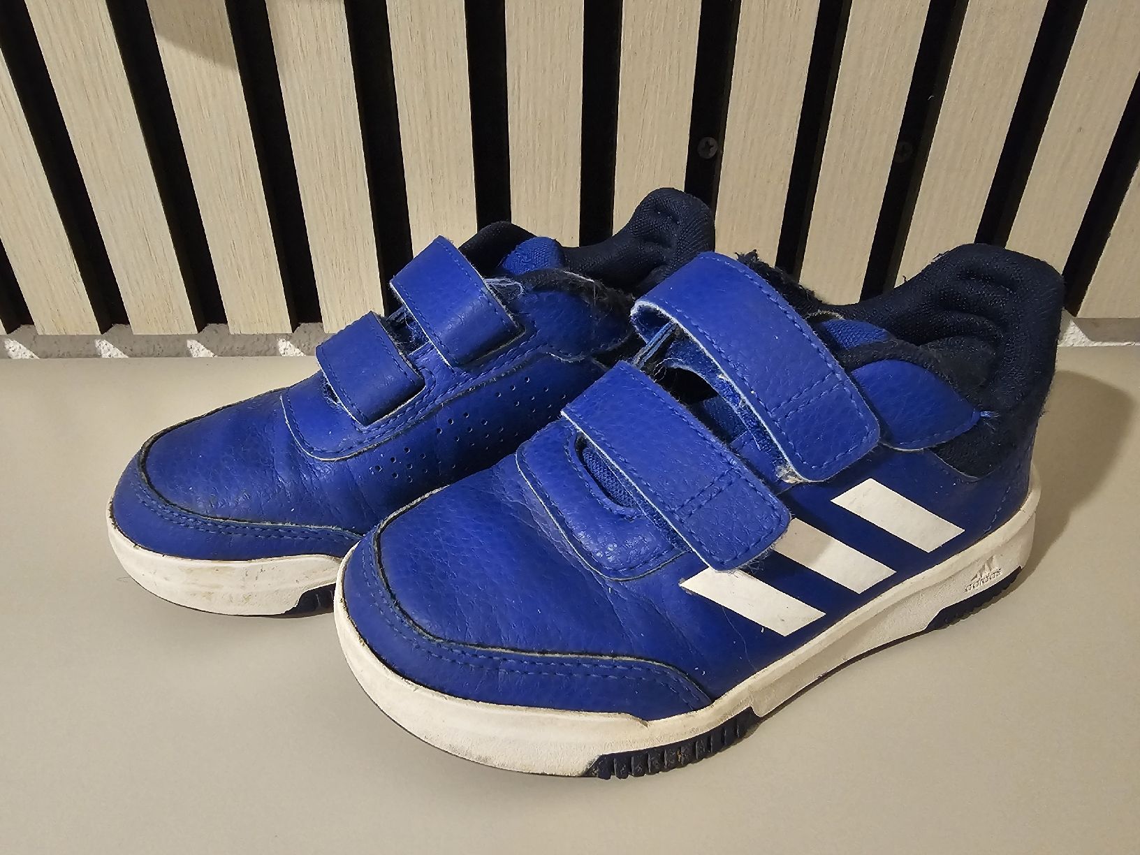 Adidas Scarpe per ragazzi: Adidas Schuhe in 29 – Usato da Buch am Irchel venduto da Potzblitz2
