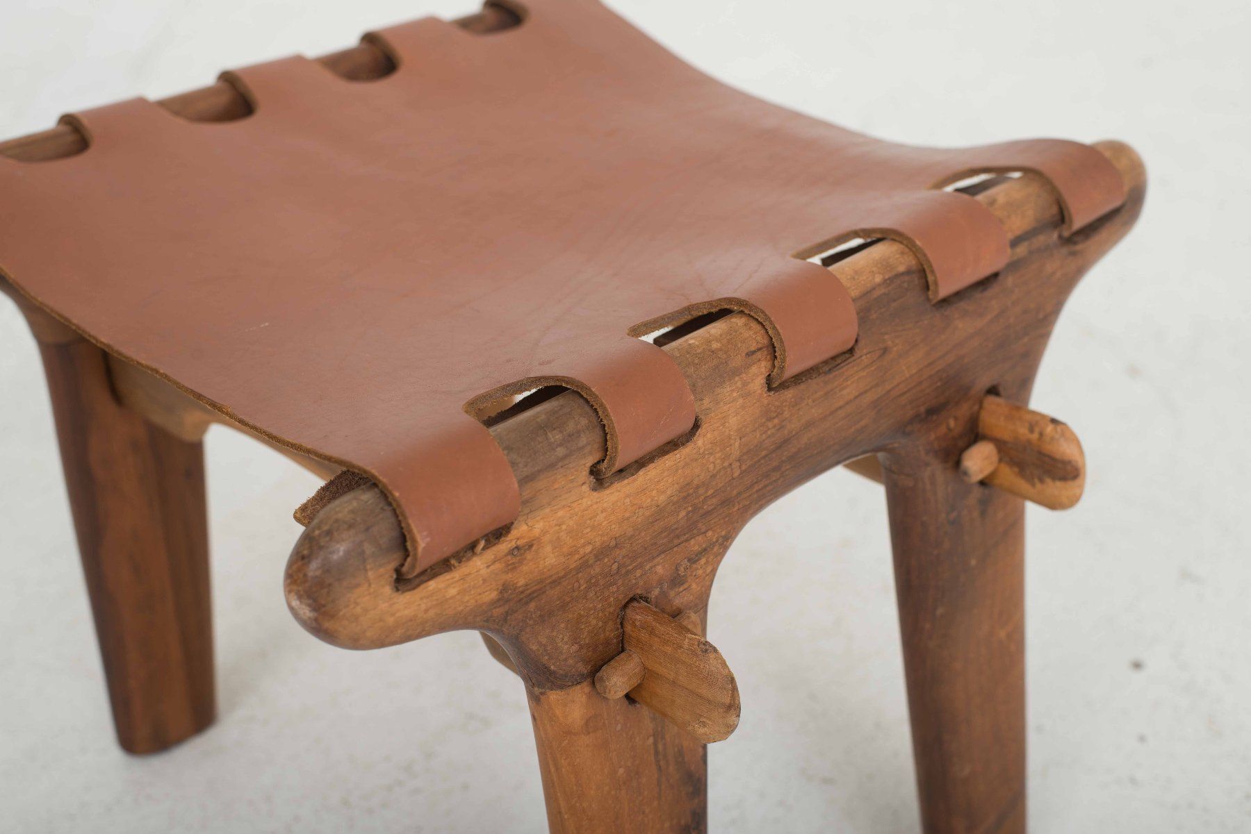 Sgabelli: Muebles de Estilo Hocker von Angel Pazmino – Usato da Zürich venduto da STUZH38 6