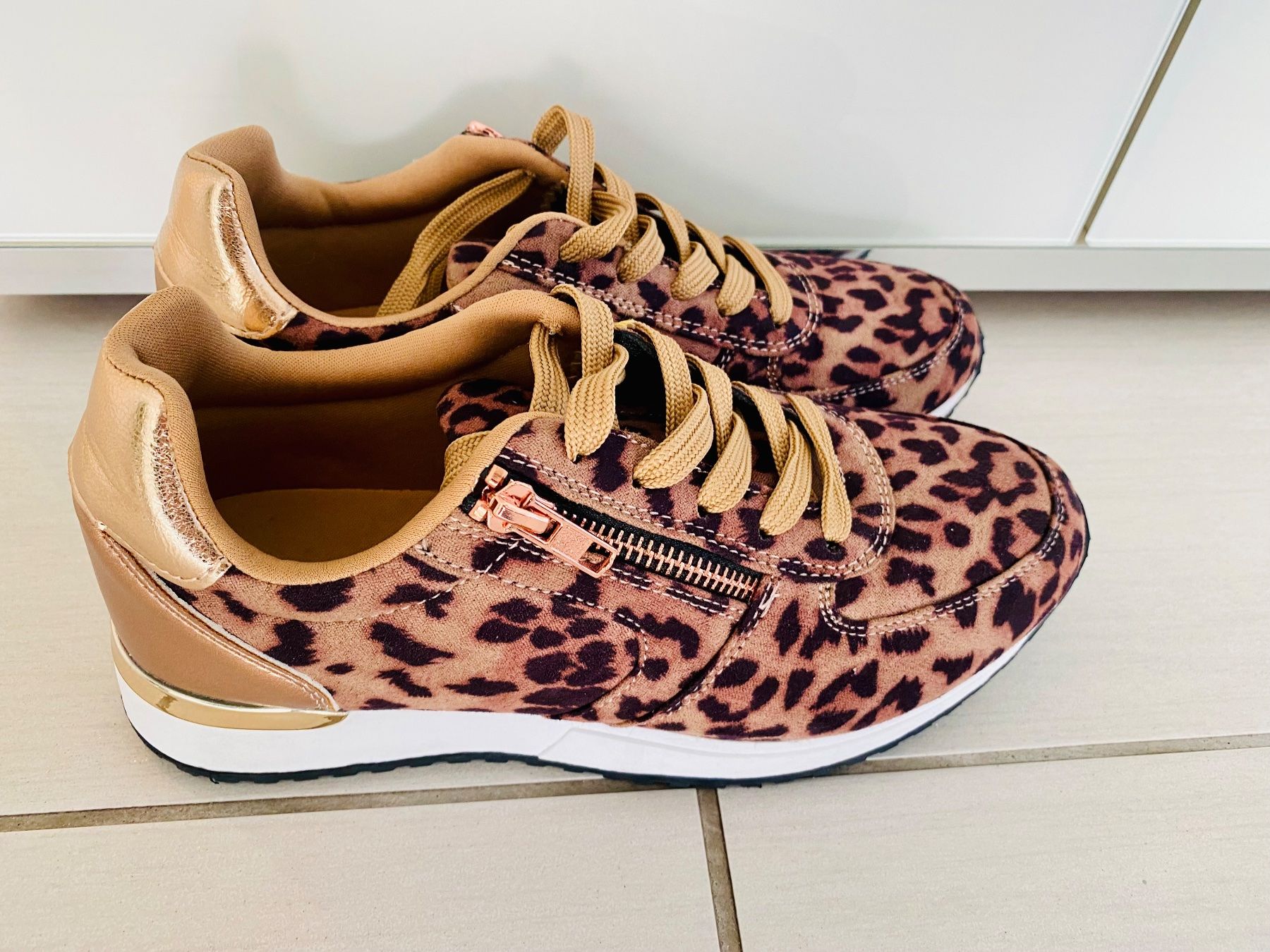 Damenschuhe: Schöne Turnschuhe in Leopardoptik - Gr.37 – Gebraucht aus Amriswil von my-fashion