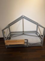 Kinderhausbett grau mit Ablage gebraucht guter Zustand