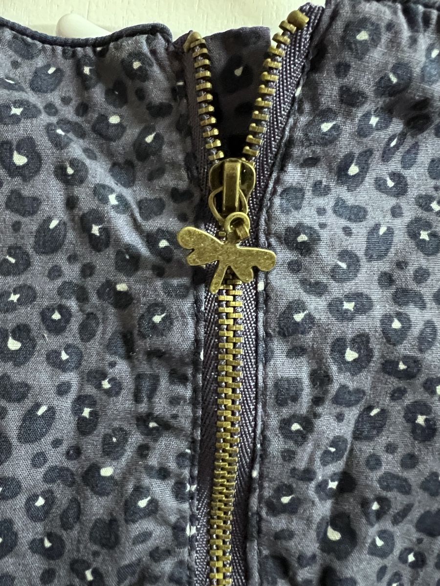 Camicette, T-shirt & Top: Mädchen Bluse mit Leopardenmuster, Gr. 126 eher 120 – Usato da Teufen AR venduto da Maleaa 2