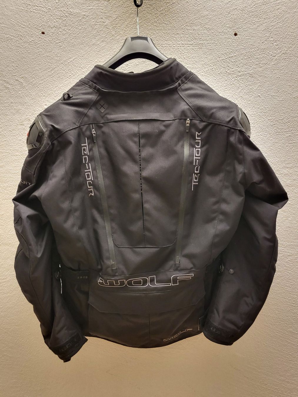 Jacken: Motorradjacke WOLF Tec-Tour Grösse L – Gebraucht aus Pfäffikon ZH von telve 1