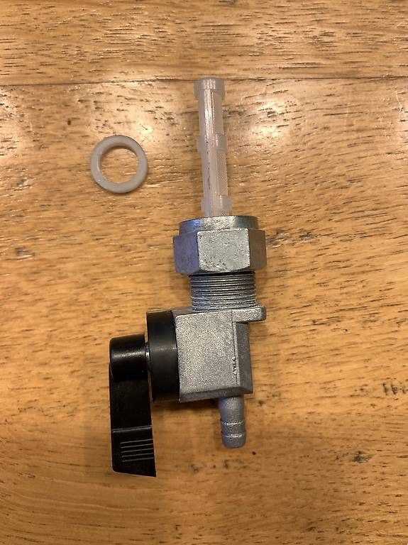 Toutes les pièces auto: Benzinhahn M16x1 senkrecht – D'occasion à Salez par Der.Rheintaler 2