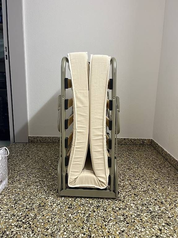 Chaises longues: Klappbett / Gästebett mit Matratze – D'occasion à zug par Daniil23 1