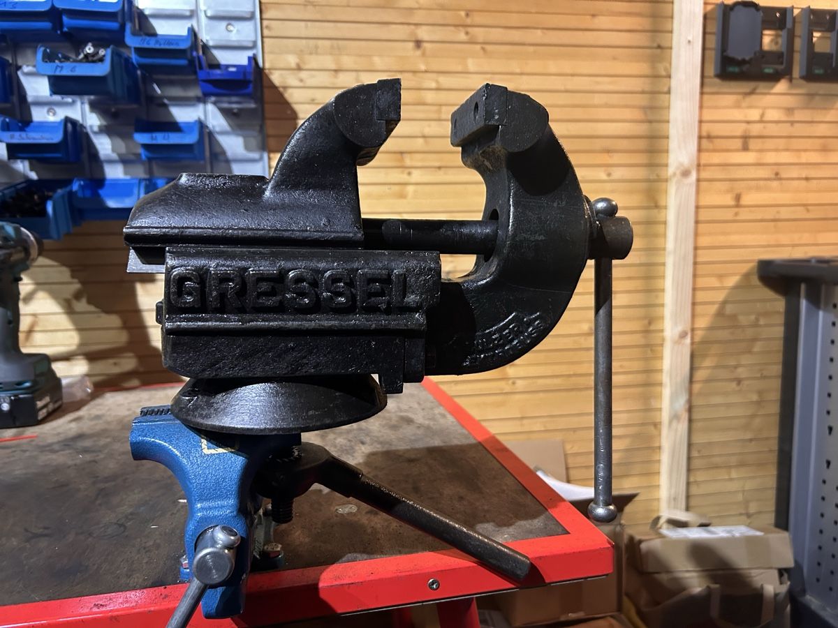Gressel Tutti gli attrezzi: GRESSEL Schraubstock 100 mm | Schweizer Qualität | drehbar – Usato da Lüterkofen venduto da len_x8tq 3