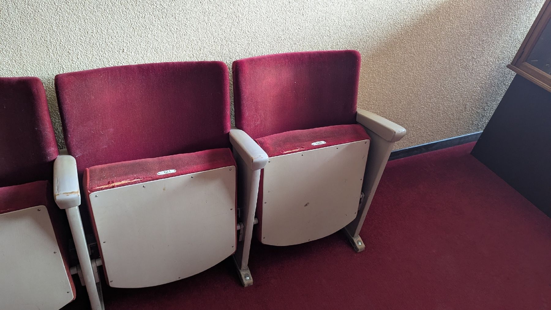 Poltrone: Sieges de theatre, strapontin, fauteuils – Usato da Territet venduto da raphael7846 1