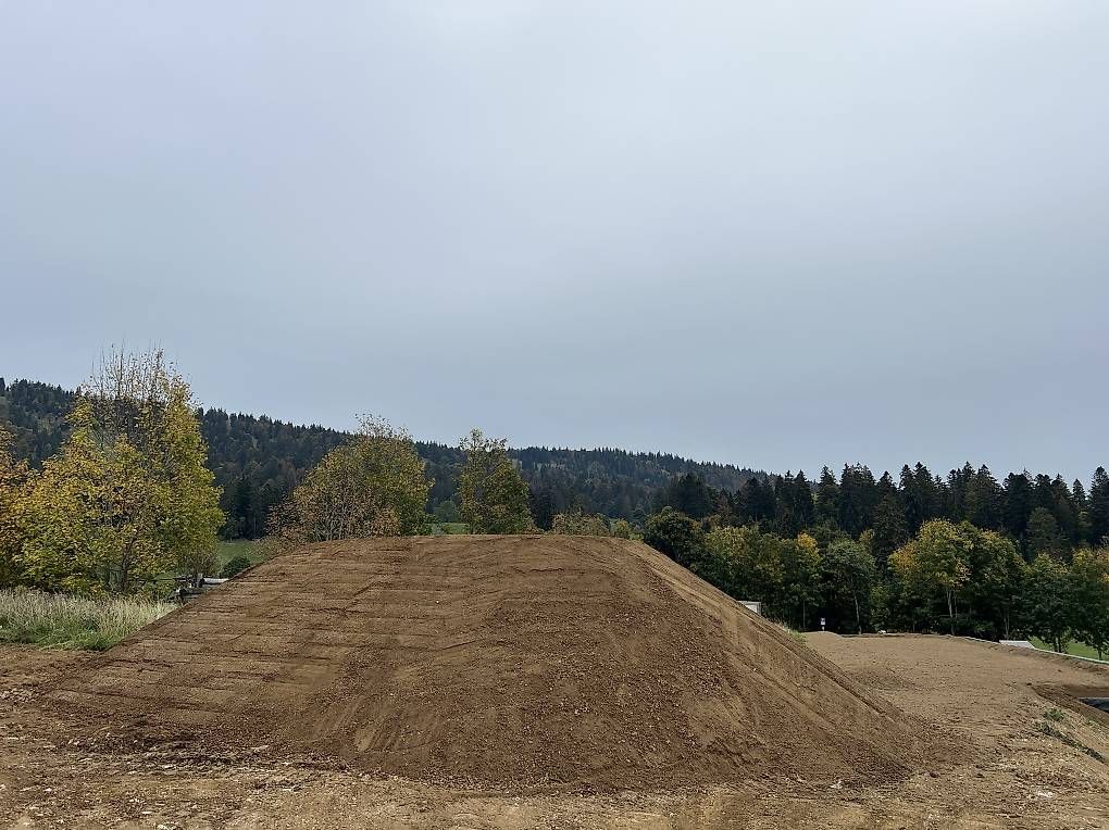 Bagger: Terre végétale criblé  – Neu und originalverpackt aus Cerneux-Péquignot von a_p_8jqq 3