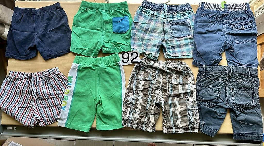 Pantalons: Kurze Hosen Grösse 92 – D'occasion à Fehren par Flugzeug1177 2