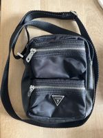 Guess Umhängetasche Schwarz Nylon klein