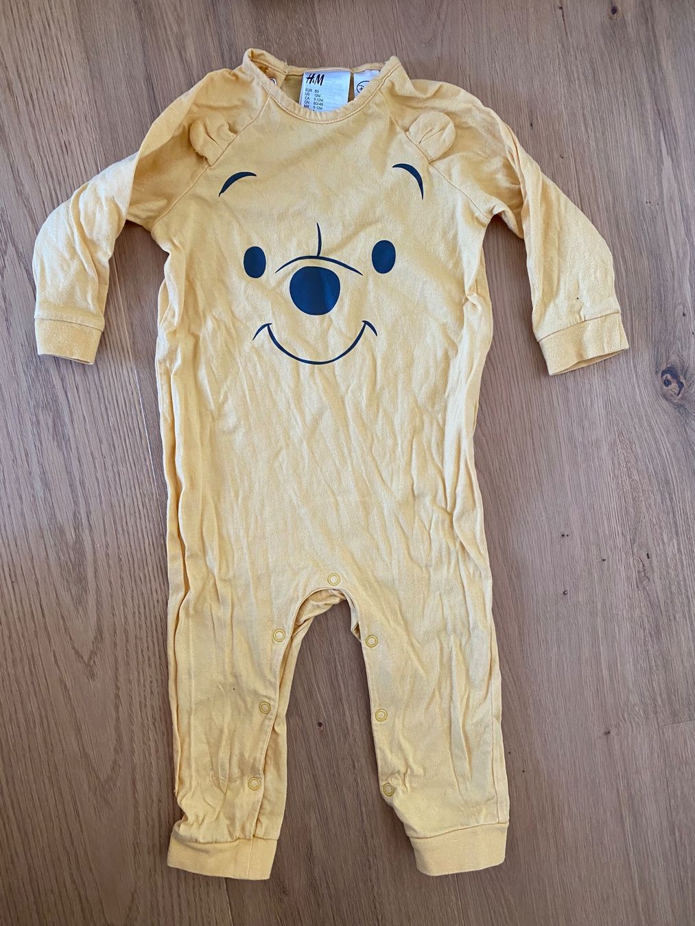Disney Pigiama & Simili: Winnie Pooh Strampler Grösse 80 neuwertig – Usato da Trachslau venduto da M_Schmid81