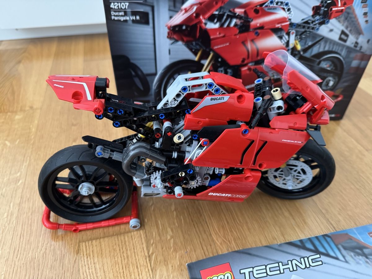 Lego Kit di costruzioni: LEGO Ducati Panigals V4 R 42107 – Usato da Adliswil venduto da vio123 2