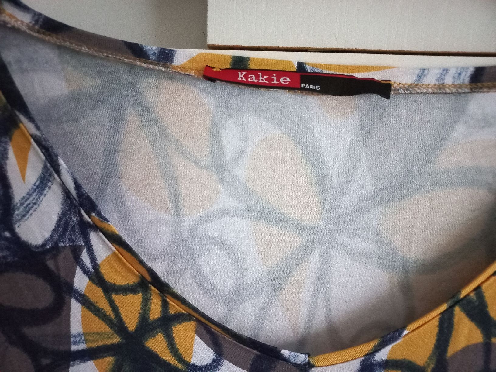 Blusen: Bluse von Kakie ca. Gr.46 ungetragen – Neu (gemäss Beschreibung) aus Oberuzwil von venditum. 2