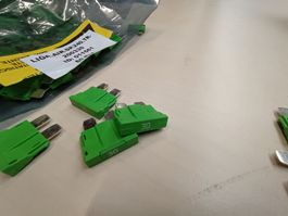 30A / 80V Sicherungen und Einlötsockel