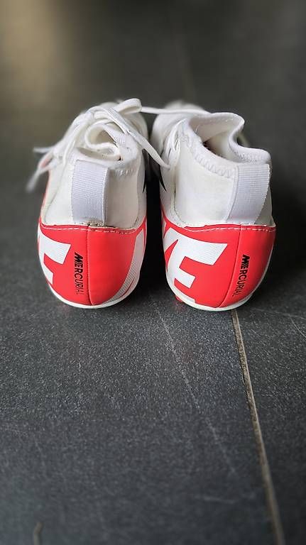 Scarpe da uomo: Nike Fussball Schuhe Gr 33 – Usato da Greifensee venduto da gizzmo25 1
