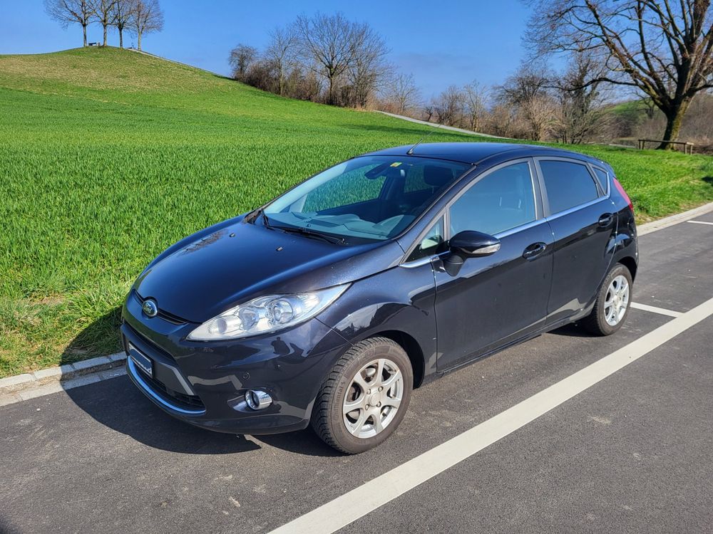 FORD Fiesta 1.6 16V Titanium, 120 PS, schwarz mét