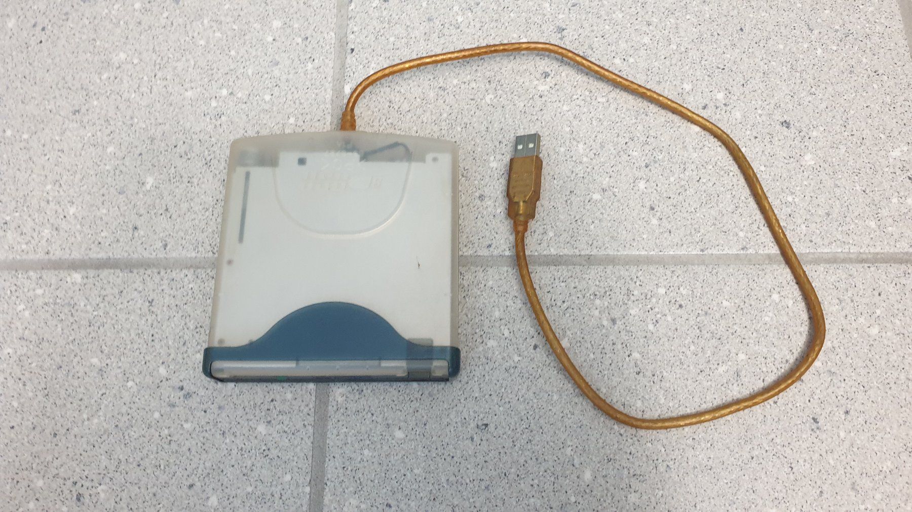 Unità & Adattatore: Externes USB Floppylaufwerk – Usato da Stäfa venduto da Supertramp73