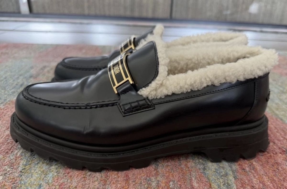 Dior Chaussures femmes: Dior code loafers with fur inside  – D'occasion à Lausanne par Loyal_8 6