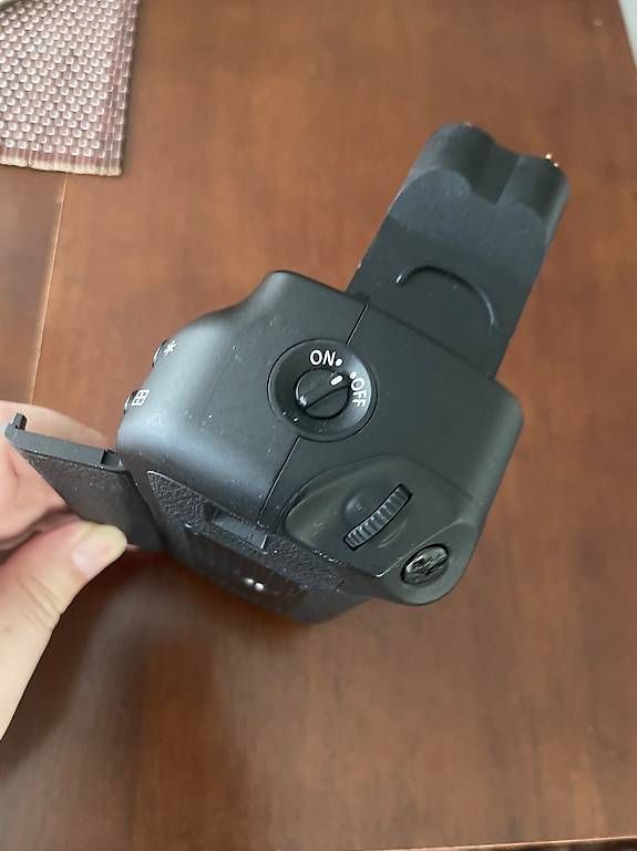 Canon Fotocamera: Batteriegriff BG-E4 für die Canon EOS 5D – Usato da Luzern venduto da svenindessau 2