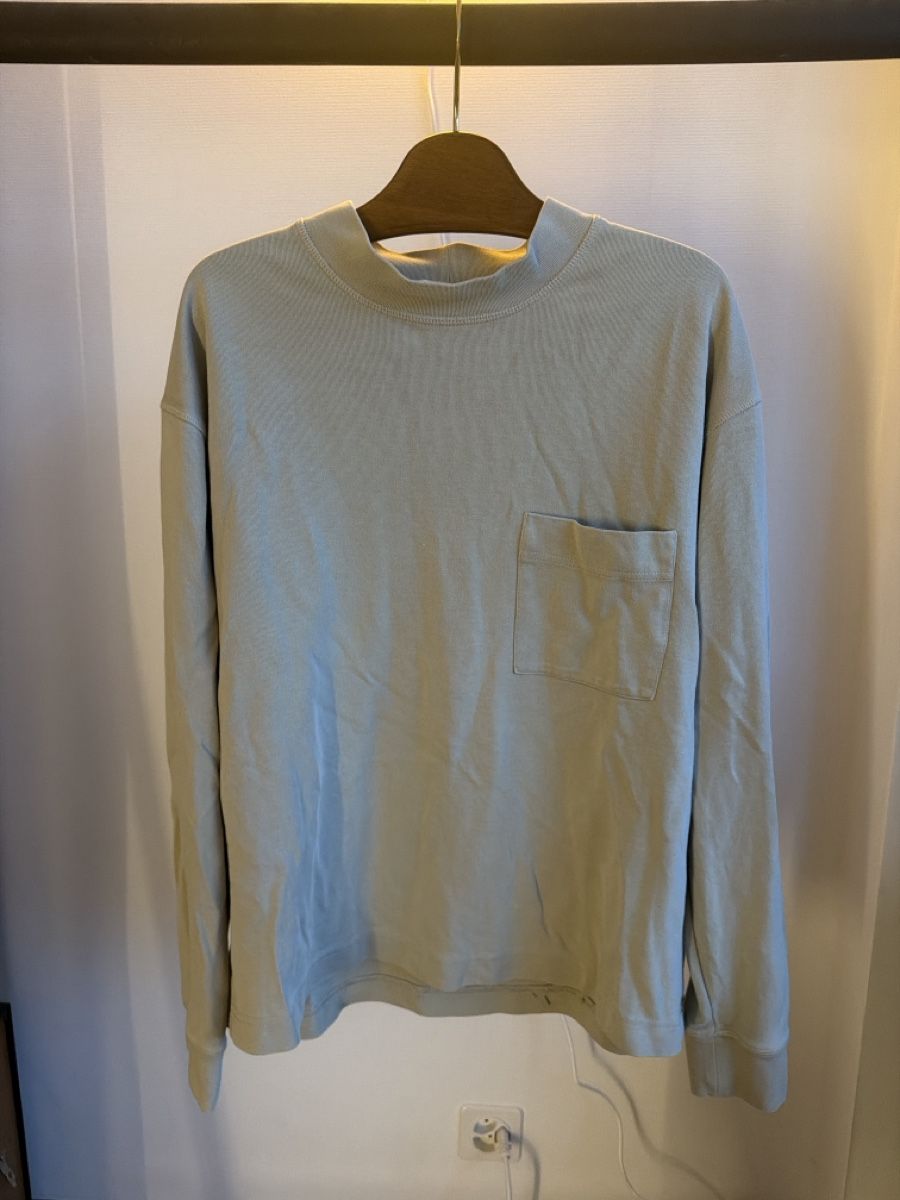 Cos Pulls & Sweat-shirts: Lässiger, beiger COS-Pullover mit Brusttasche, Grösse M – D'occasion à Zürich par wid_f885 1
