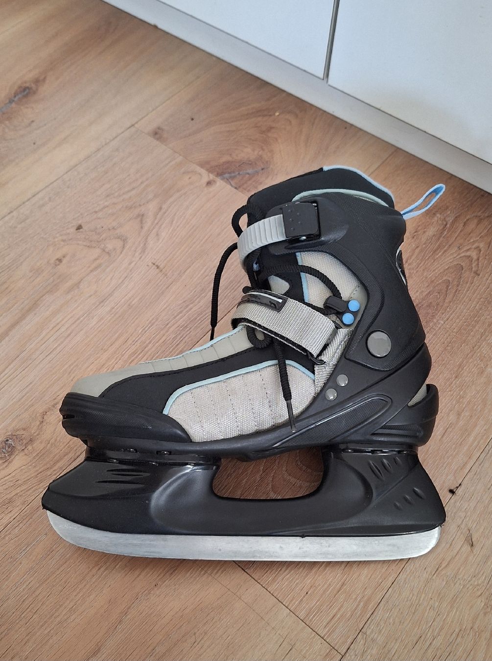 Pattini da ghiaccio: Schlittschuh Gr. 38 plus Tasche – Usato da Lützelflüh-Goldb venduto da bli_f2v9 2