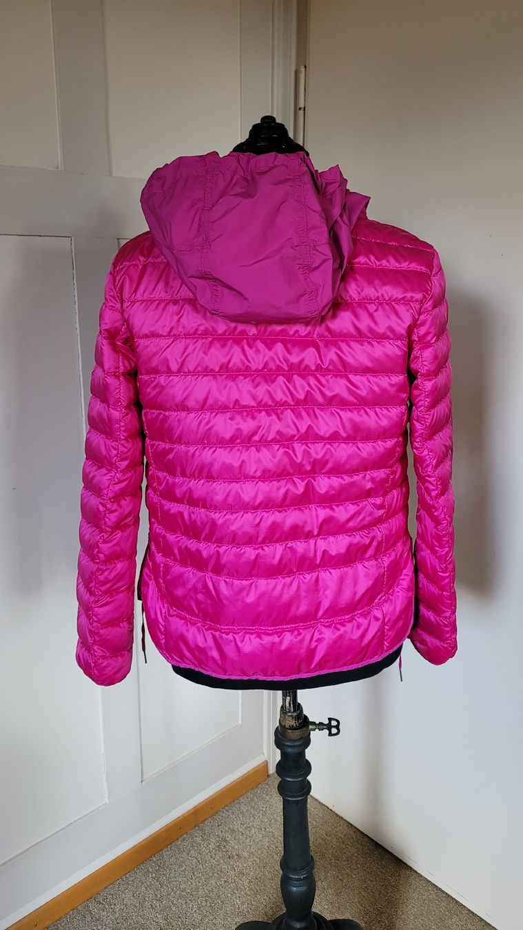 Marc Cain Vestes: Marc Cain Daunenjacke Gr.36 Fuchsia – D'occasion à Winterthur par Wohnhaus 1