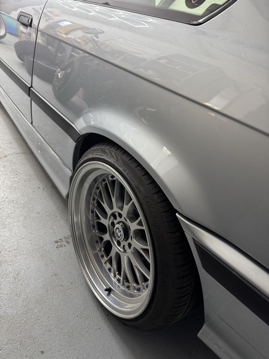 BMW Pneus & Kompletträder: 4x replika LeMans BMW e36 8,5 & 10 x 18 – Gebraucht aus Galmiz von NetterVerkaufer123 2