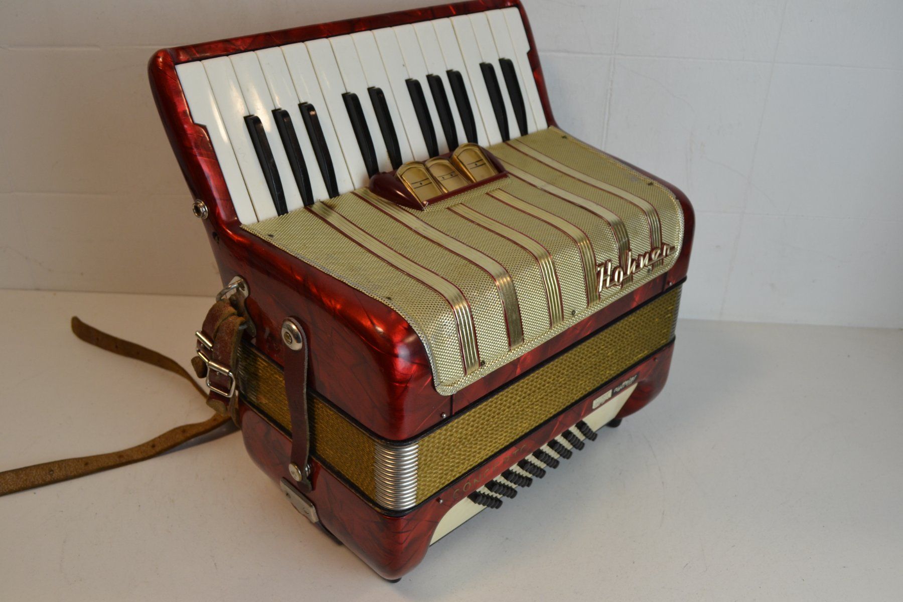 Hohner Strumenti musicali: Akkordeon chromatisch Hohner Concerto I – Usato da Zürich venduto da Brockito 1