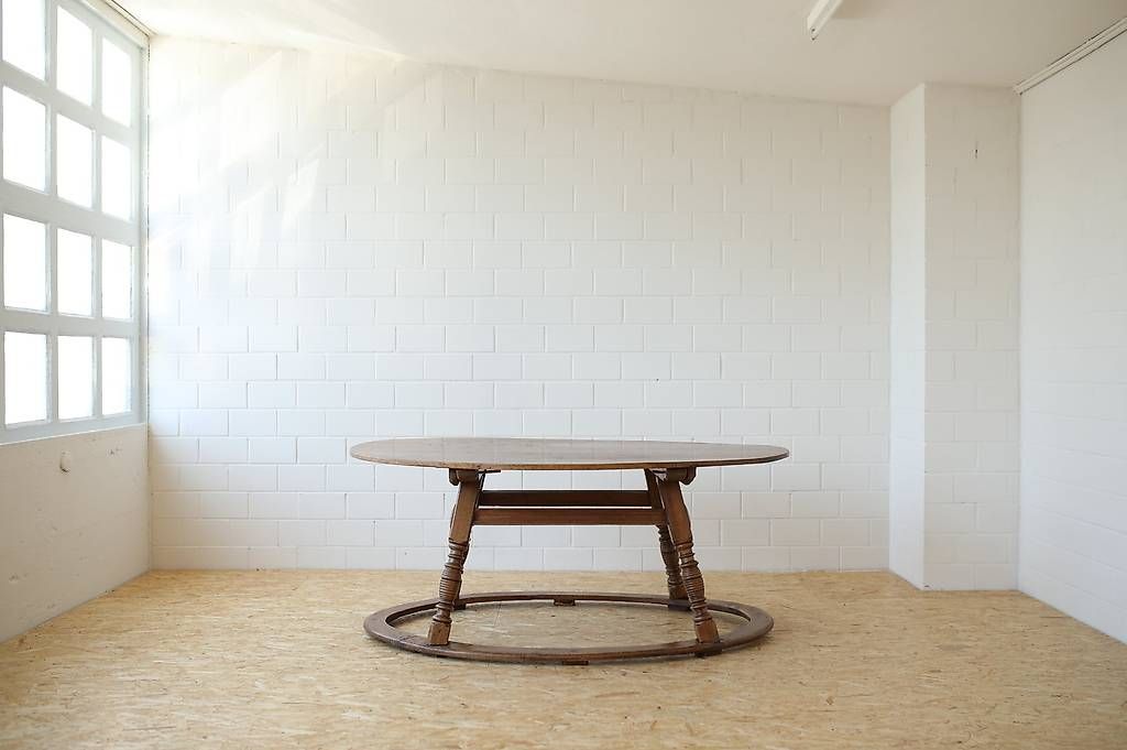 Tavoli: Barocktisch oval, um 1740 – Usato da Kriens venduto da onakammermann