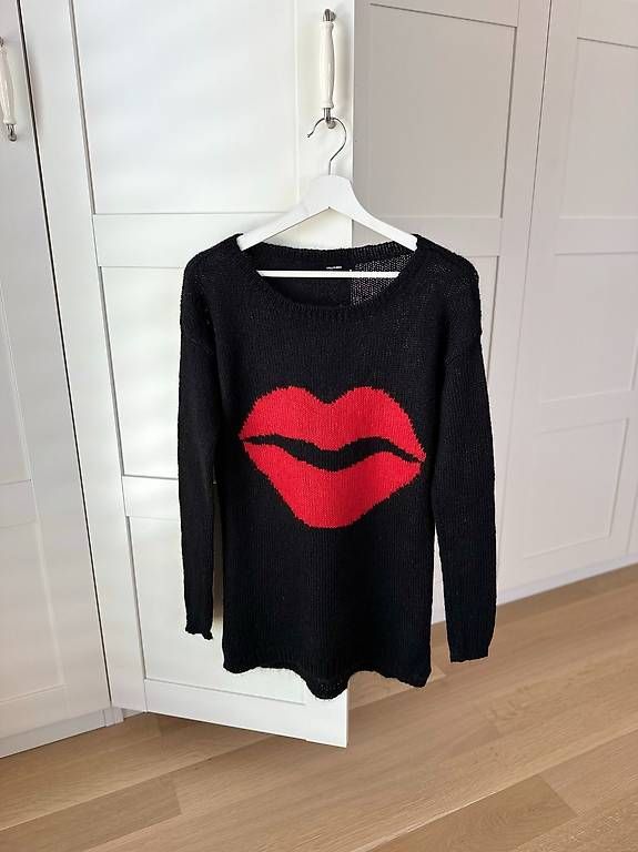 Pullover & Sweatshirts: Strickpullover von Hallhuber mit XXL Lippe – Gebraucht aus St. Gallen von Sabrinaaa 1