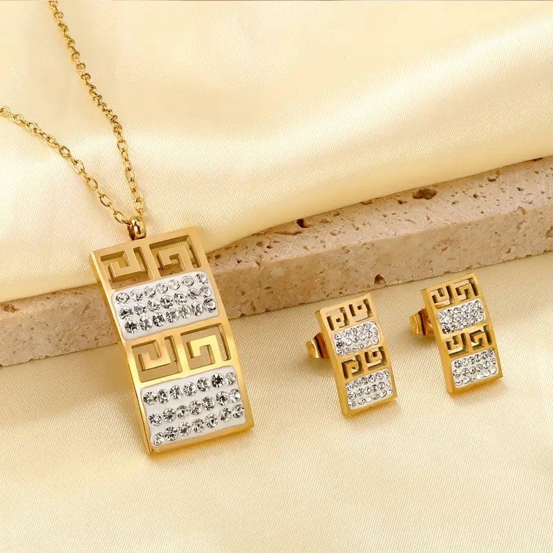 Altri gioielli: 18k vergoldete Schmuckset mit Strass – Nuovo e nell'imballaggio originale da Glattbrugg venduto da majuska01
