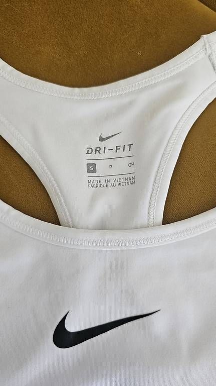 Nike Top: Top Nike – Usato da Mauren venduto da ehr_5cy6 2